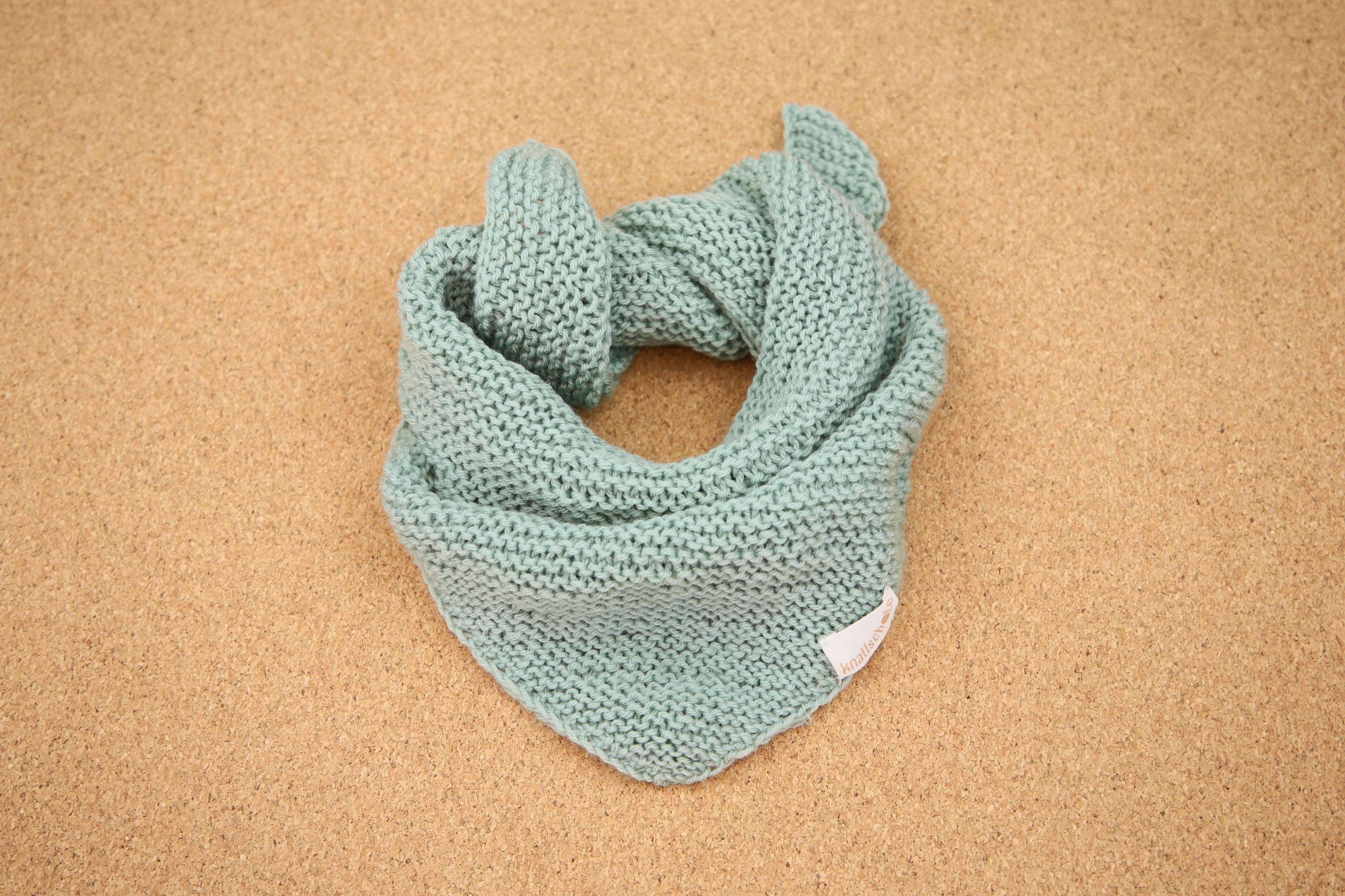 Handgestricktes Dreieckstuch - Aktion: Stricken für den guten Zweck