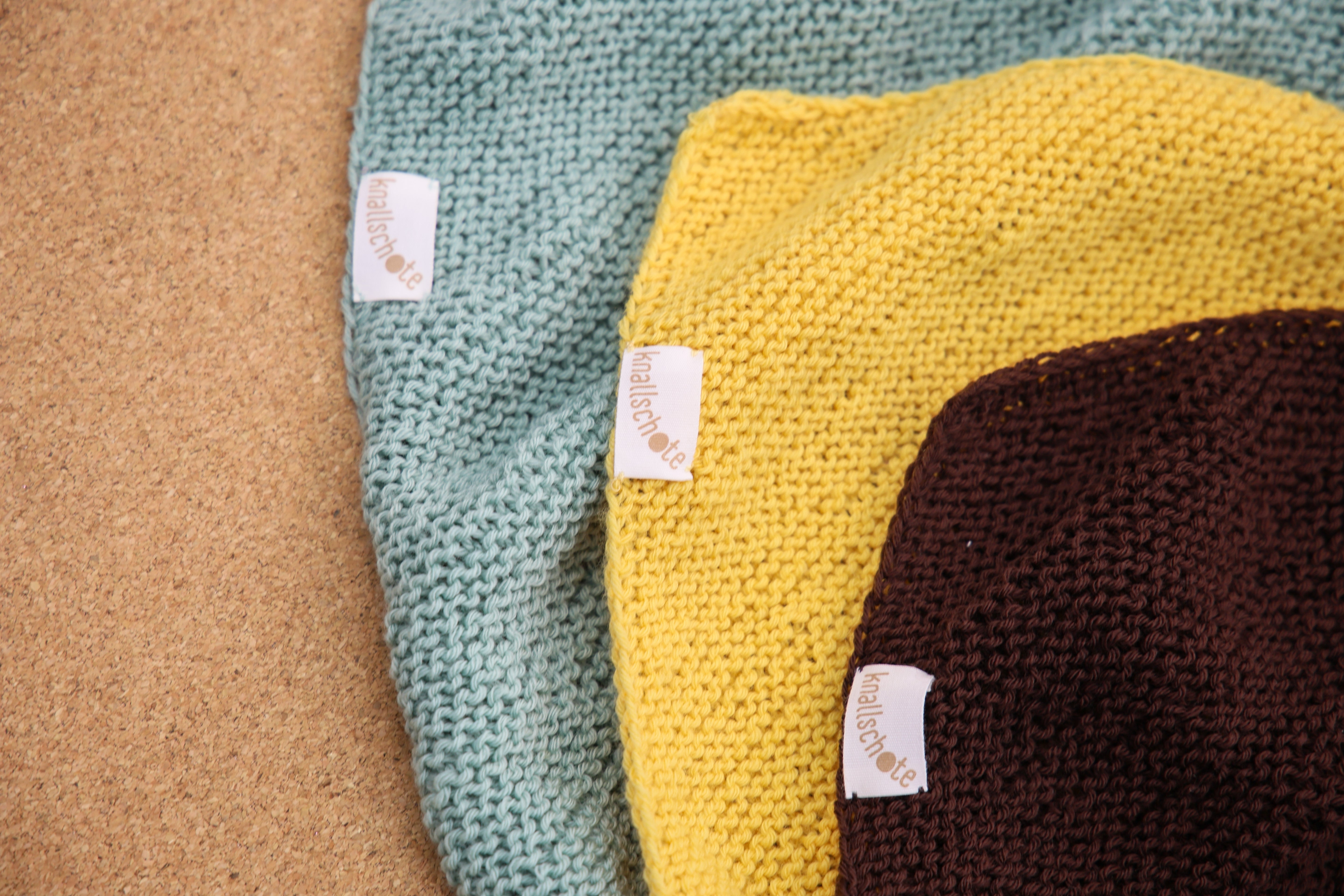 Handgestricktes Dreieckstuch - Aktion: Stricken für den guten Zweck