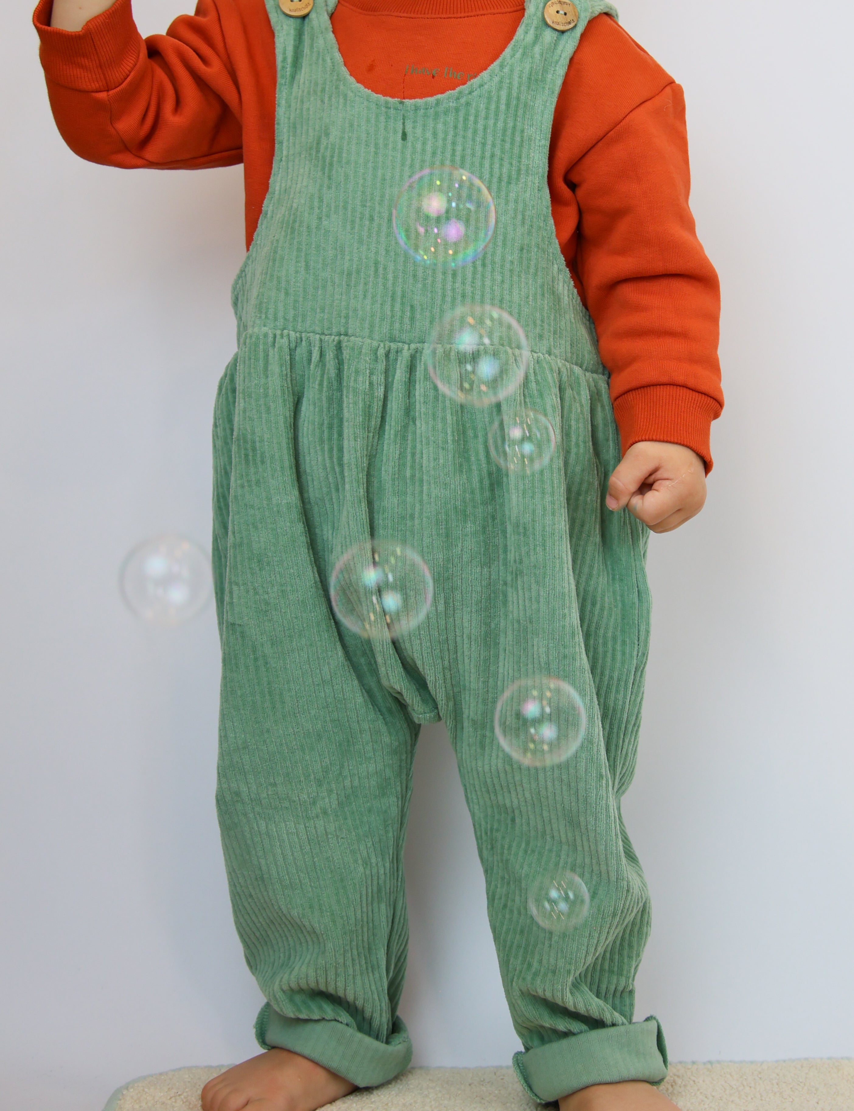 Weite Cordnicky-Latzhose