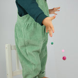 Weite Cordnicky-Latzhose